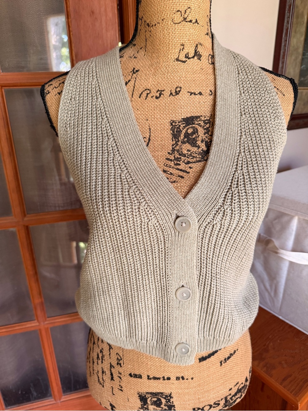 Universal Thread Sage Green Sleeveless V-Neck Button-Front Sweater Vest
